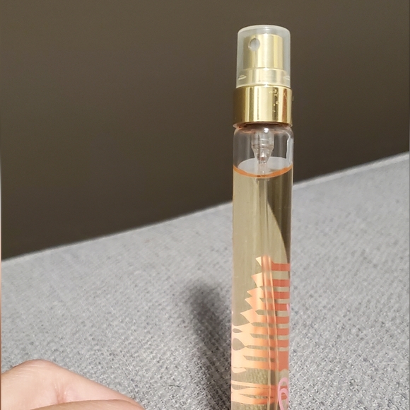 3/$30  like new travel sized 🌸 juicey couture scent - Picture 5 of 8